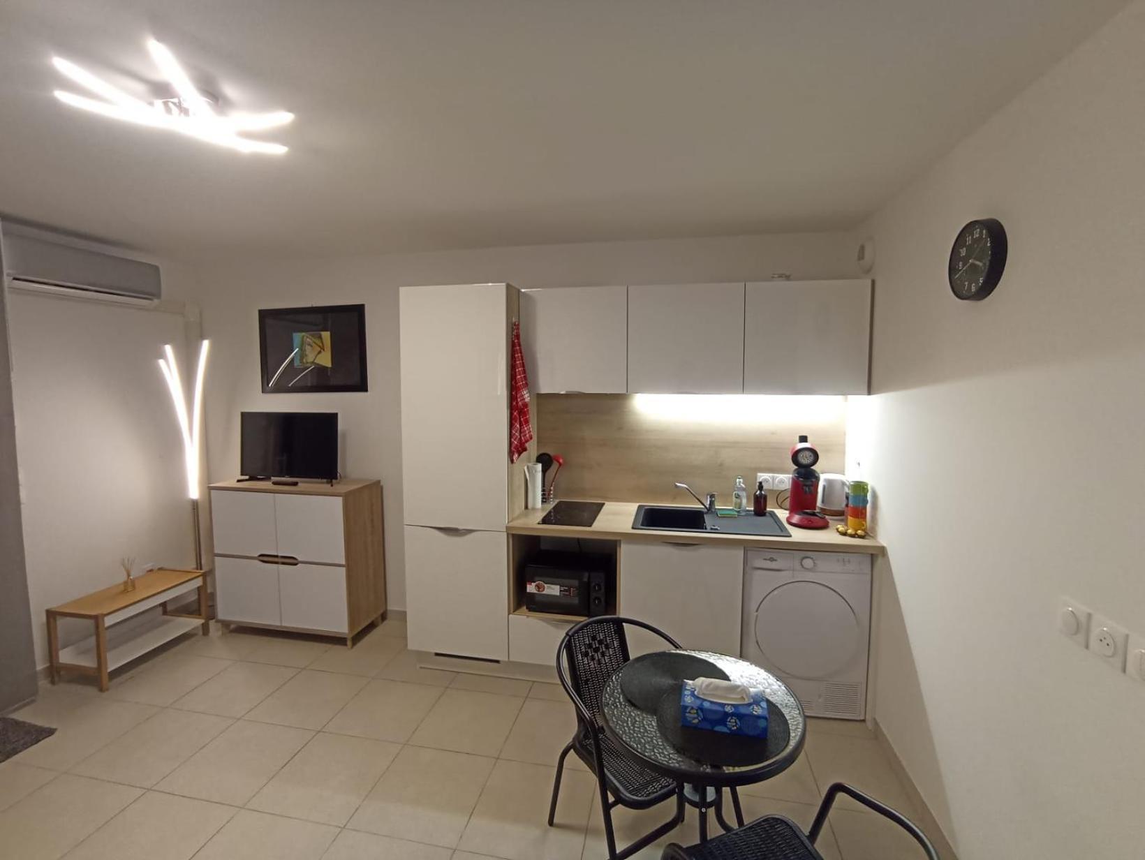 Studio Avec Parking Prive, Piscine Plage 300M Antibes Luaran gambar
